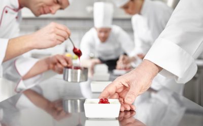 Le Monde Secret des Pâtissiers Nocturnes : Quand la Ville Dort, les Gâteaux Naissent